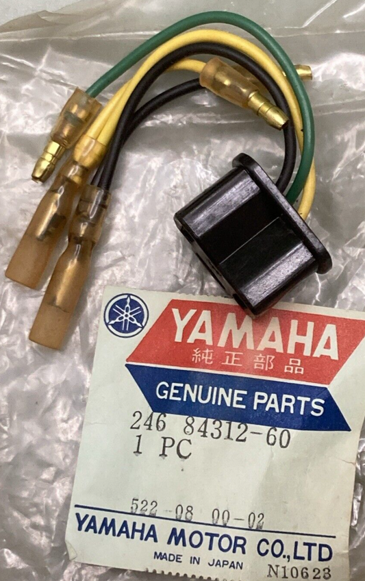 NEW GENUINE YAMAHA 246-84312-60 SOCKET HEADLIGHT
