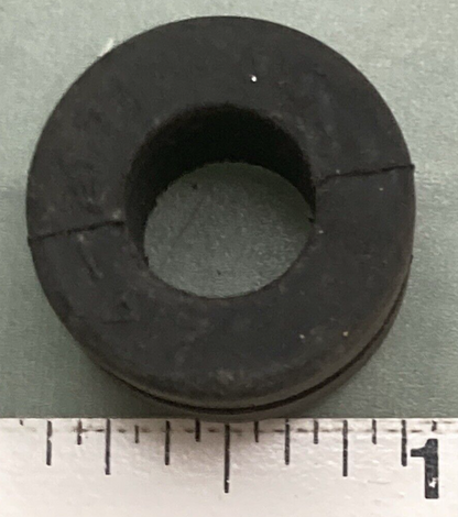 NEW GENUINE YAMAHA 90480-14102 GROMMET