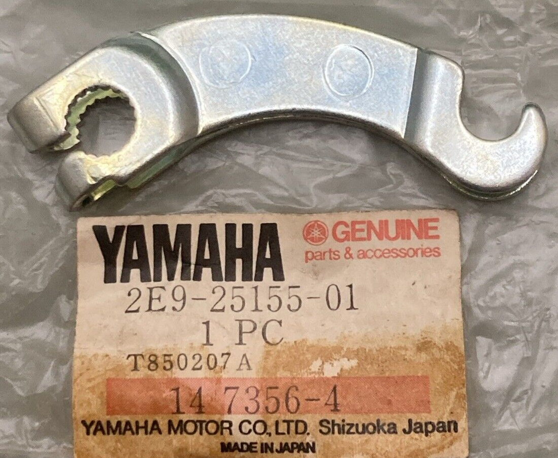 NEW GENUINE YAMAHA 2E9-25155-01 Lever Camshaft 1