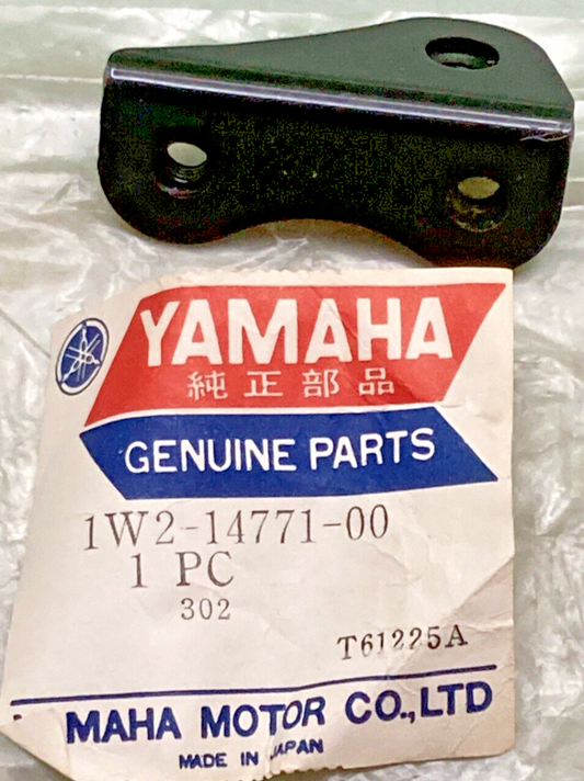 NEW GENUINE YAMAHA 1W2-14771-00 STAY MUFFLER 1