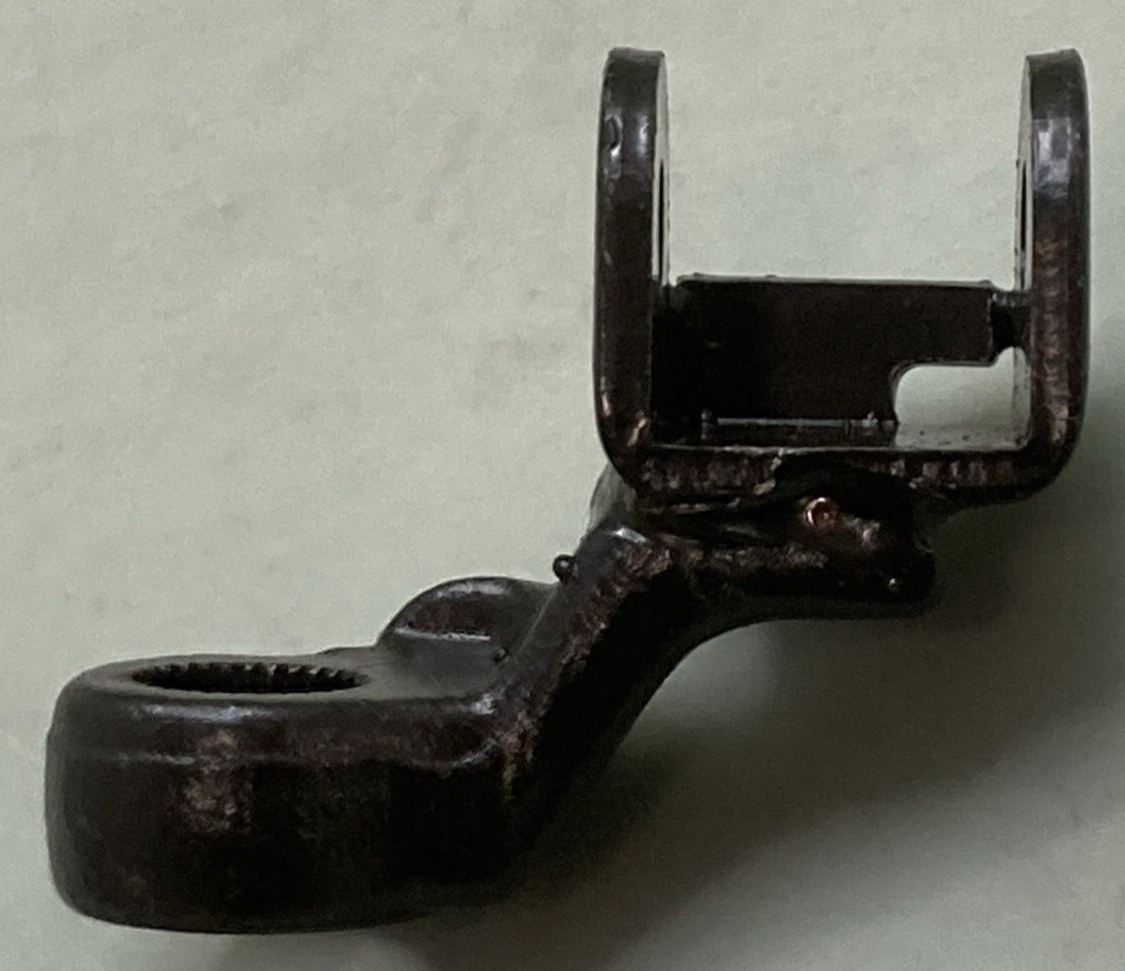 NEW GENUINE YAMAHA 5X2-27422-01-33 BRACKET FOOTREST 2 (YAMAHA BLACK)