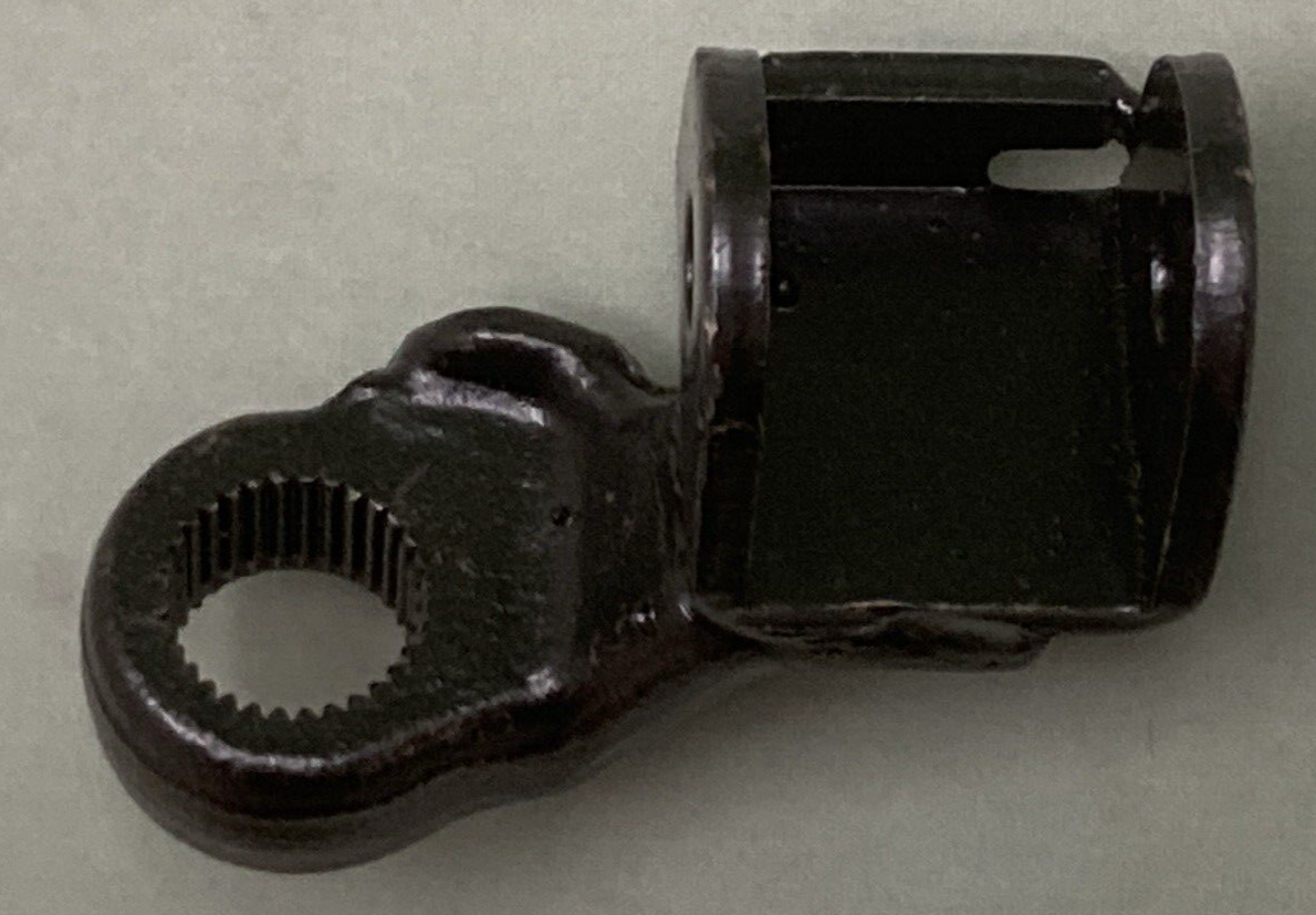 NEW GENUINE YAMAHA 5X2-27422-01-33 BRACKET FOOTREST 2 (YAMAHA BLACK)