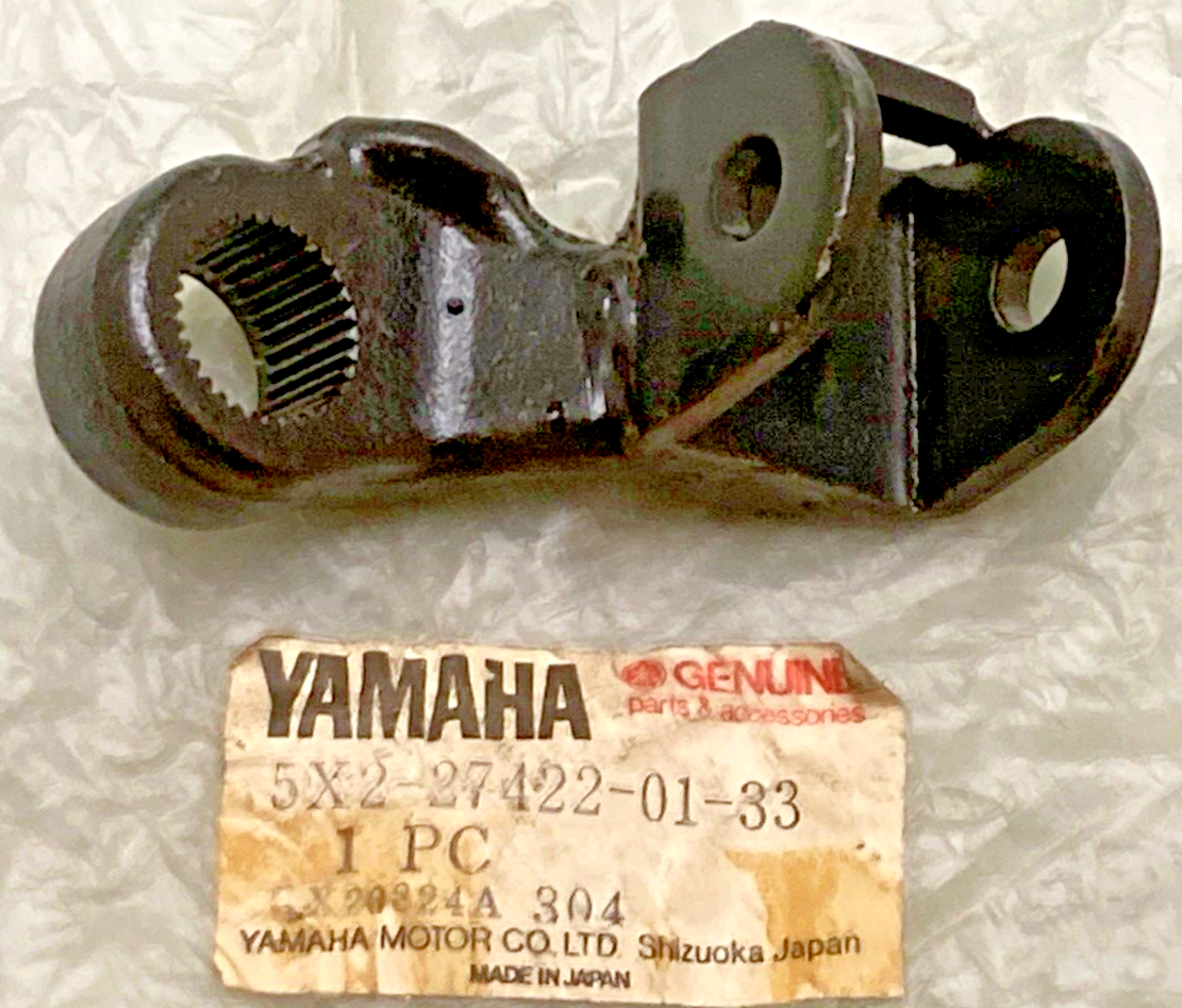 NEW GENUINE YAMAHA 5X2-27422-01-33 BRACKET FOOTREST 2 (YAMAHA BLACK)