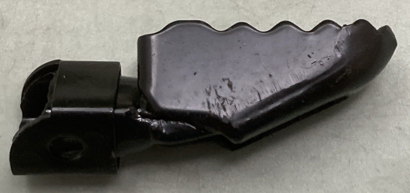 NEW GENUINE YAMAHA 1M1-27421-02-R4 FOOTREST 2