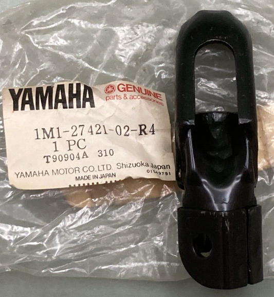 NEW GENUINE YAMAHA 1M1-27421-02-R4 FOOTREST 2