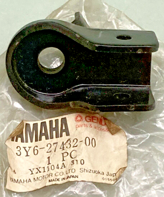 NEW GENUINE YAMAHA 3Y6-27432-00 Bracket 1 STAND FOOTREST