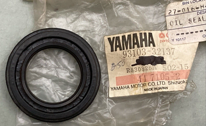 NEW GENUINE YAMAHA 93103-32137-00 OIL SEAL SW-TYPE