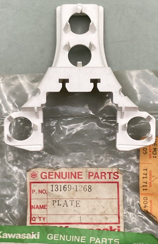 NEW GENUINE KAWASAKI 13169-1268 PLATE SOCKET