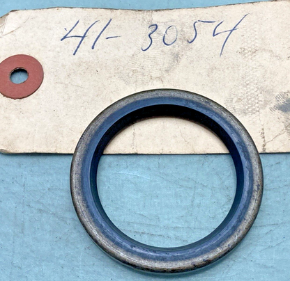 NEW REPLACES TRIUMPH 41-3054 OIL SEAL