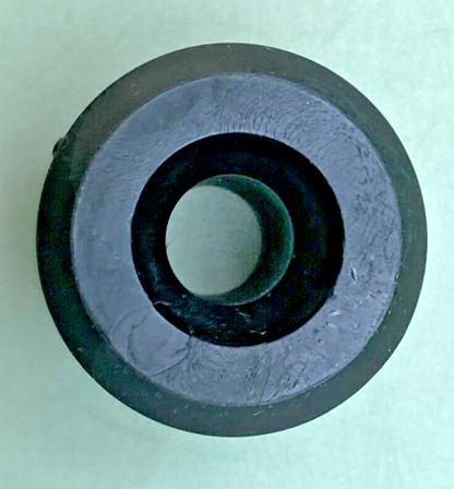 QTY 2 NEW GENUINE GM 15954062 INSULATOR FRONT STABILIZER SHAFT LINK, 1985-2002