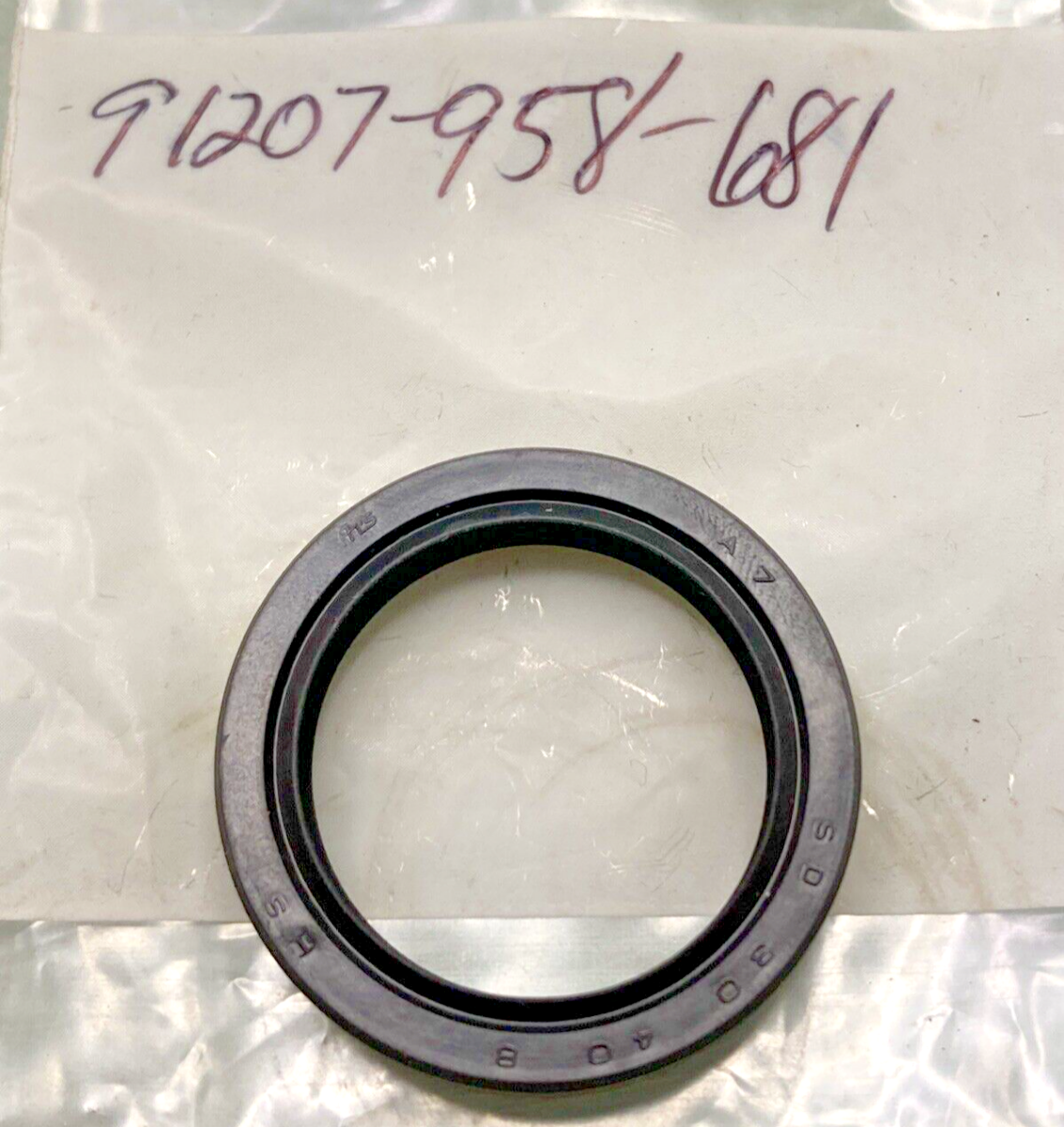 NEW REPLACES HONDA 91207-958-681 OIL SEAL