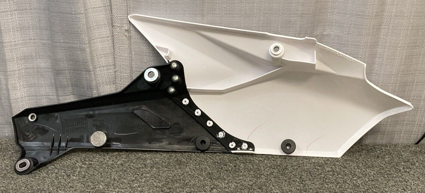 NEW GENUINE YAMAHA 1SL-21720-10 Side Cover Assembly 2