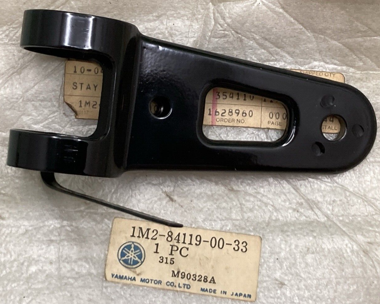 NEW GENUINE YAMAHA 1M2-84119-00-33 STAY HEADLIGHT 2
