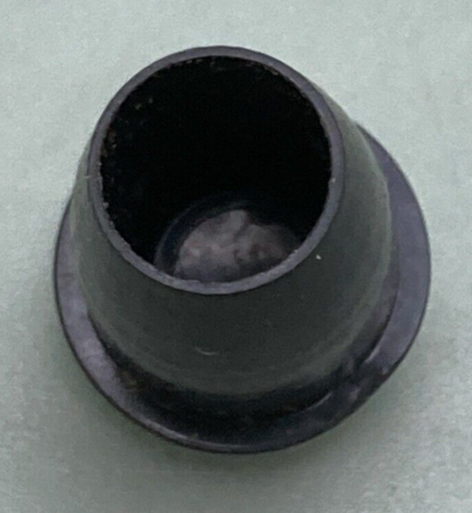 NEW GENUINE YAMAHA 1J3-24742-00 GROMMET