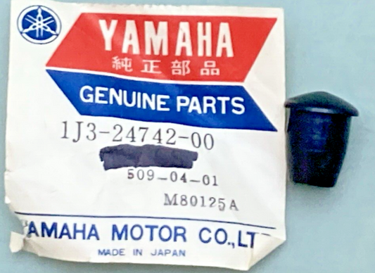 NEW GENUINE YAMAHA 1J3-24742-00 GROMMET