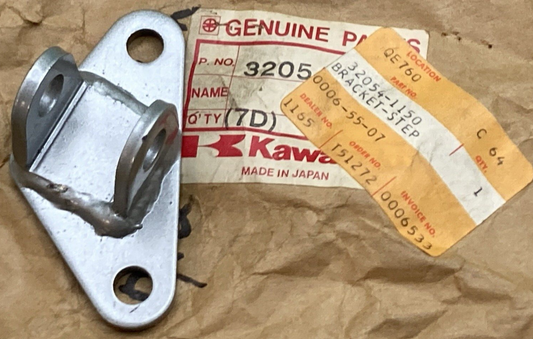 NEW GENUINE KAWASAKI 32054-1150 BRACKET STEP