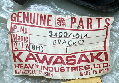 NEW GENUINE KAWASAKI 34007-014 BRACKET R.H. FOOTREST