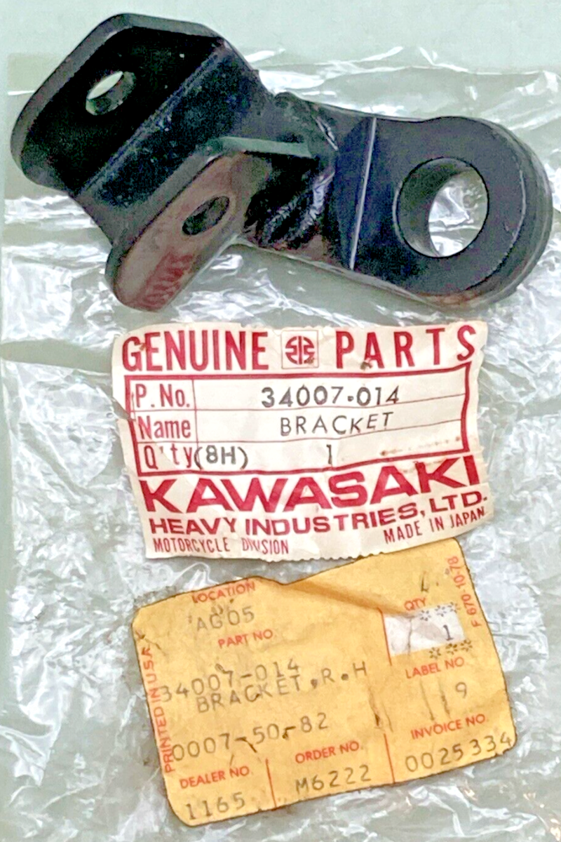 NEW GENUINE KAWASAKI 34007-014 BRACKET R.H. FOOTREST