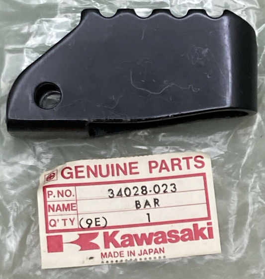 NEW GENUINE KAWASAKI 34028-023 BAR FOOTREST RH