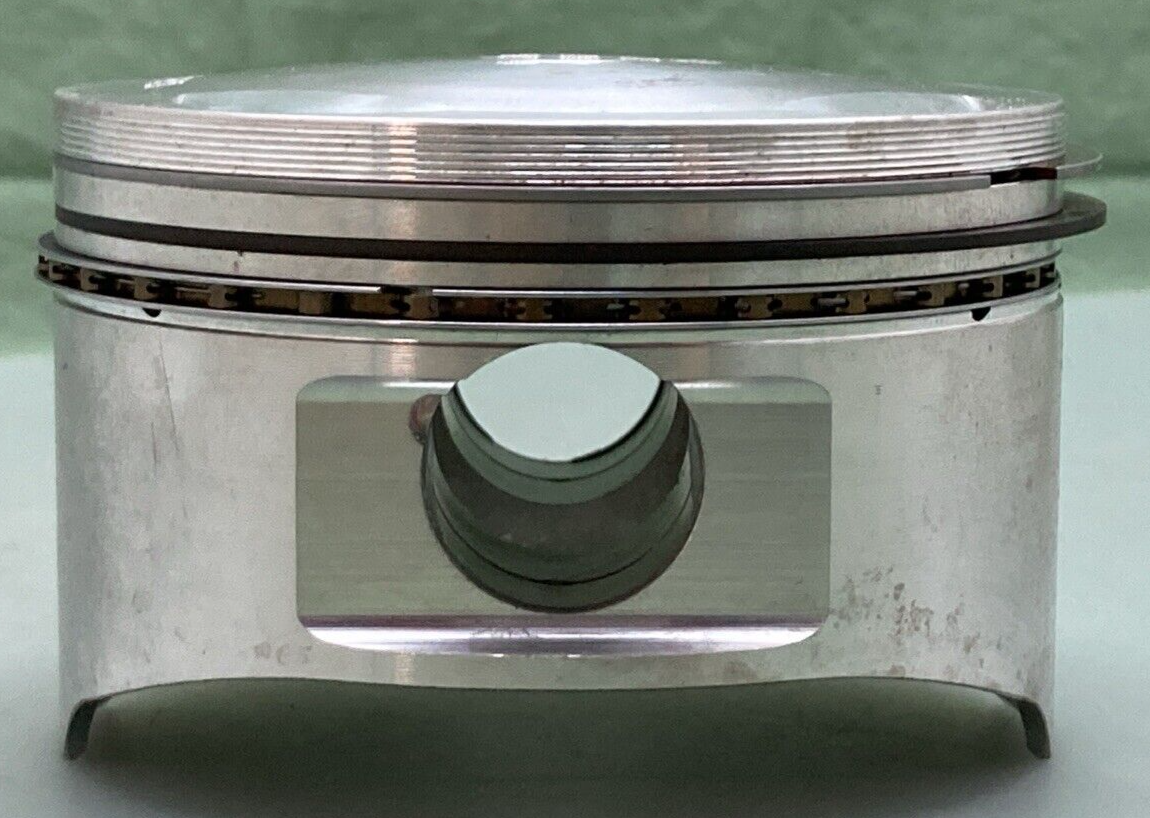 NEW GENUINE WISECO 4286P2 PISTON W/ RING SET