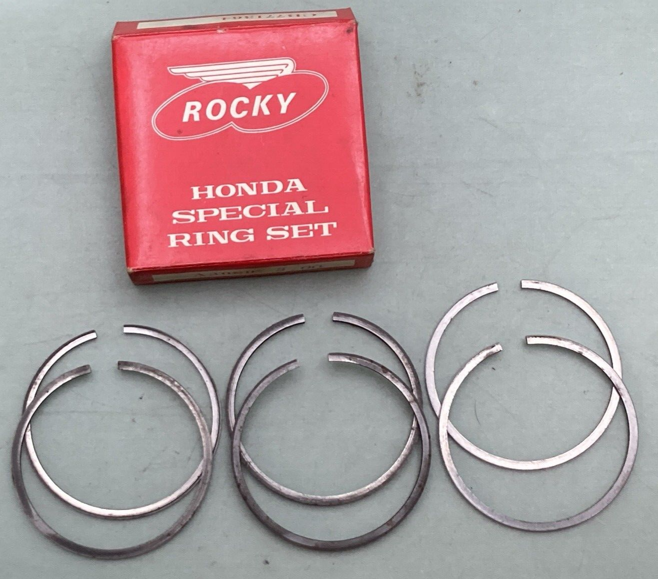 NEW GENUINE ROCKY CB771364 PISTON RING SET