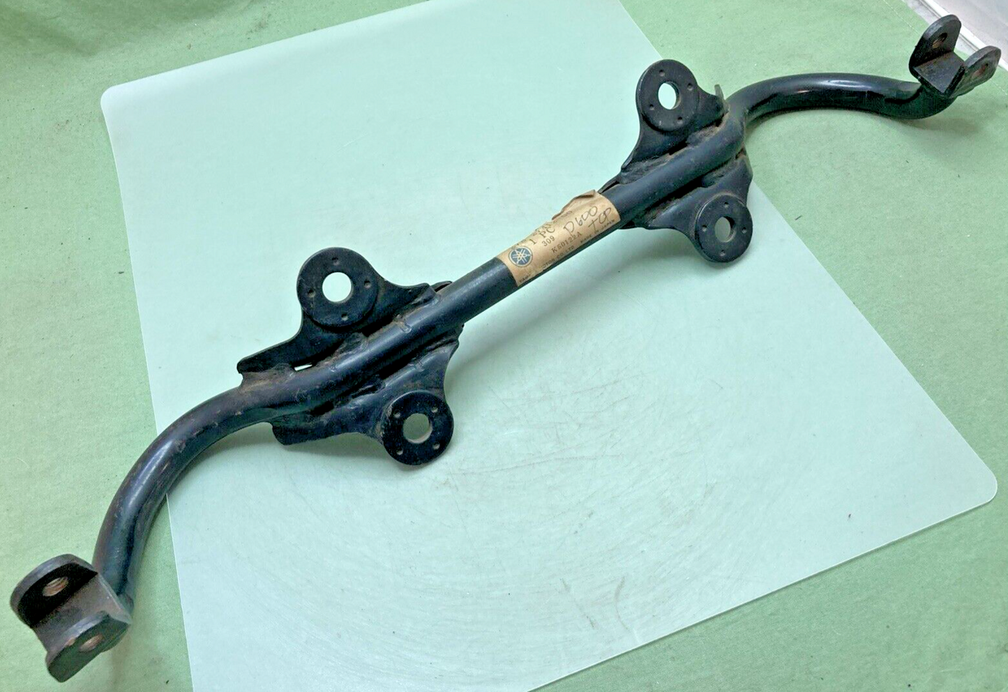 NEW GENUINE YAMAHA 278-27412-00 BRACKET, FOOTREST 1