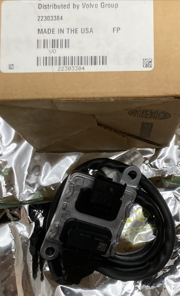 NEW GENUINE VOLVO 22303384 Heavy Duty NOx Sensor