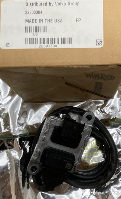 NEW GENUINE VOLVO 22303384 Heavy Duty NOx Sensor