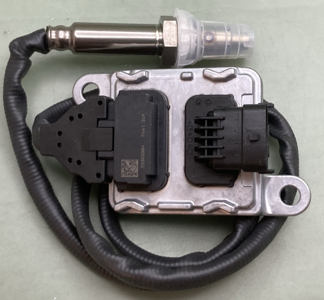 NEW GENUINE VOLVO 22303384 Heavy Duty NOx Sensor