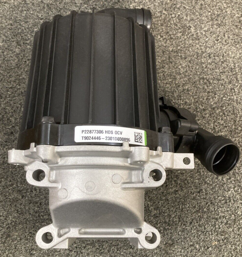 NEW GENUINE VOLVO 22877306 Crankcase Ventilation Oil Separator with Gasket