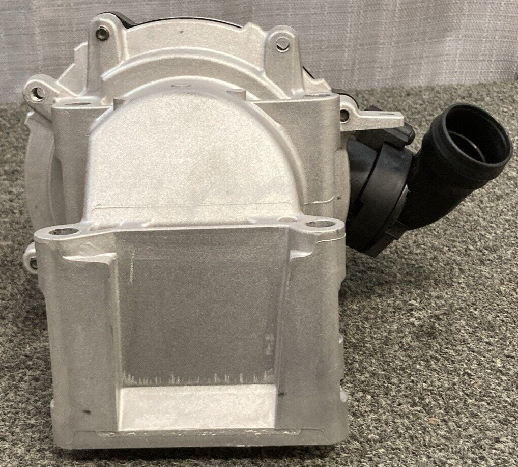NEW GENUINE VOLVO 22877306 Crankcase Ventilation Oil Separator with Gasket