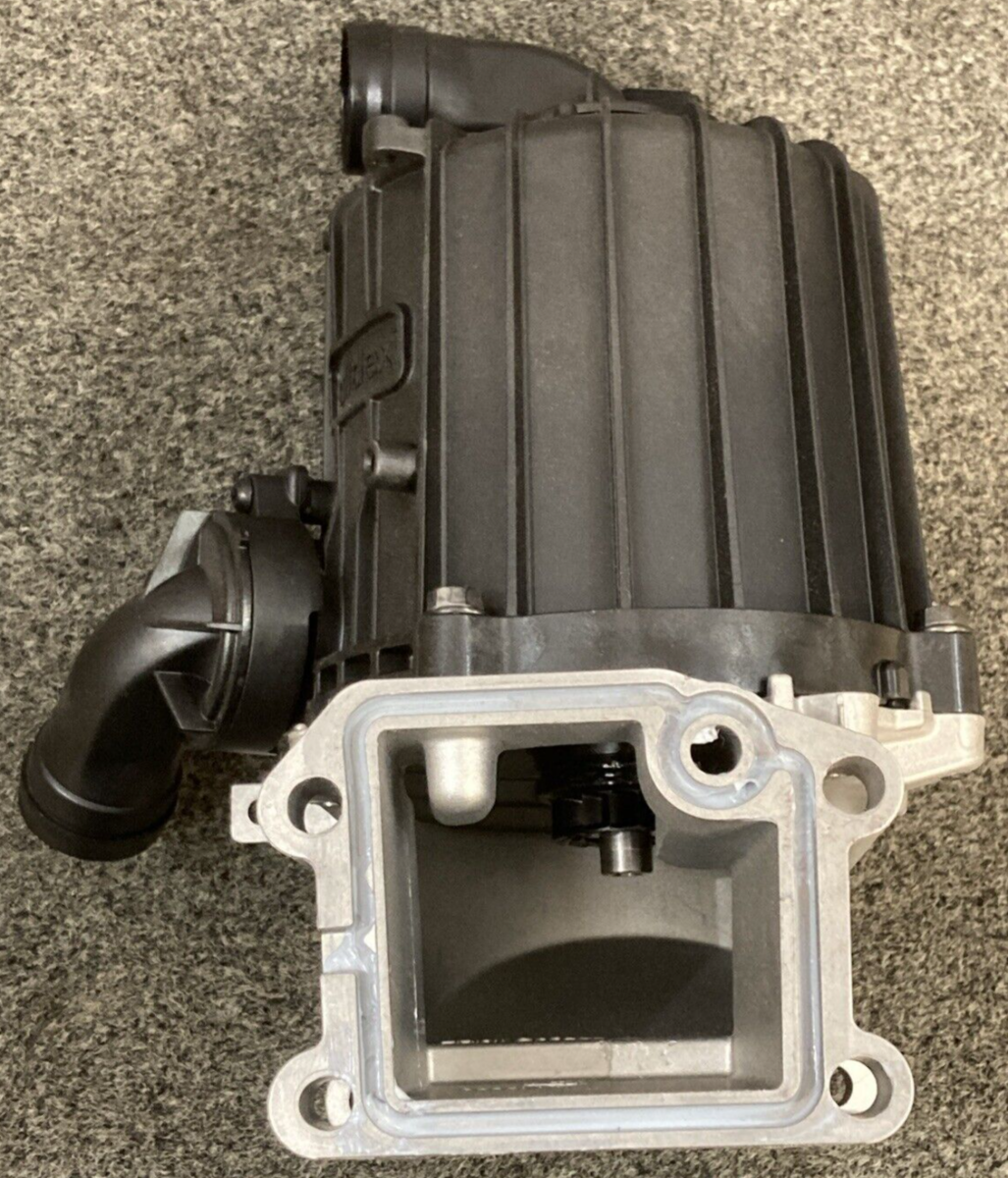 NEW GENUINE VOLVO 22877306 Crankcase Ventilation Oil Separator with Gasket