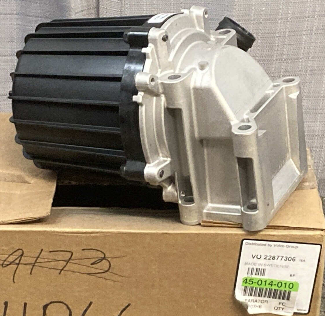NEW GENUINE VOLVO 22877306 Crankcase Ventilation Oil Separator with Gasket