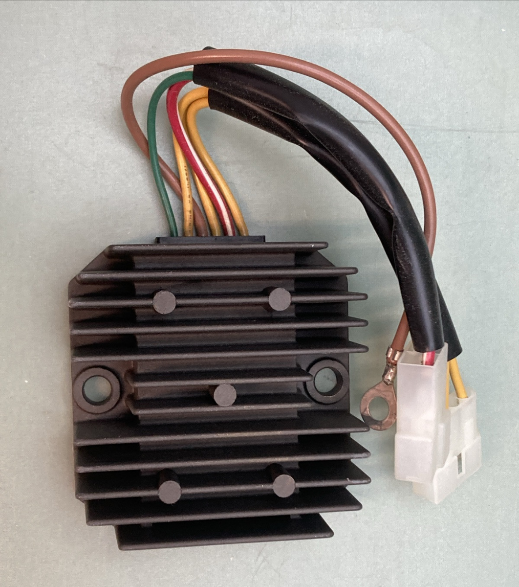 NEW GENUINE BMW 61312346432 Voltage regulator 1997-2000