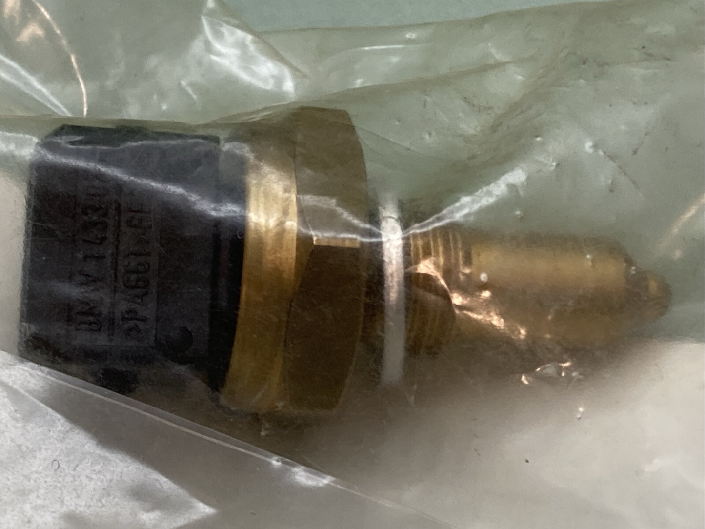 NEW GENUINE BMW 13621433076 Temperature sensor coolant / oil 2003-2020