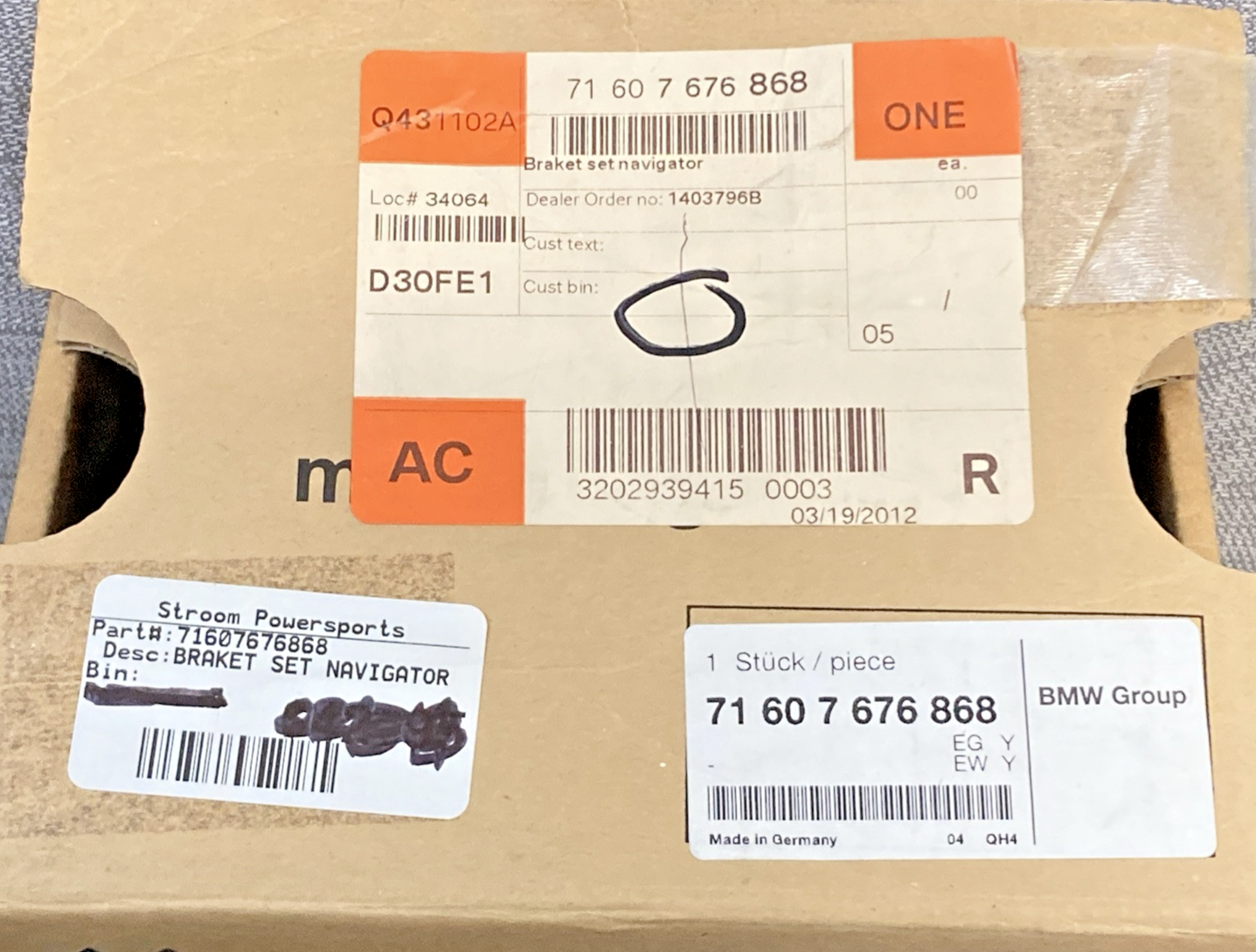 NEW GENUINE BMW 71607676868 NAVIGATOR BRACKET SET