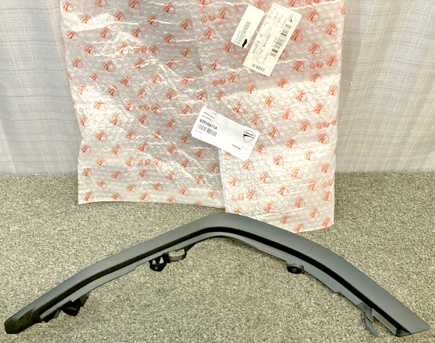 NEW GENUINE DUCATI 8291G071A SEAT SUPPORT RH