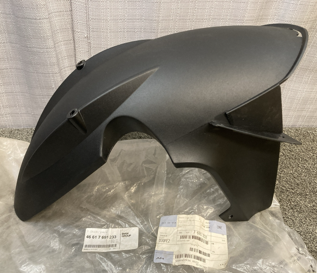 NEW GENUINE BMW 46617691233 Mudguard rear 2003-2007