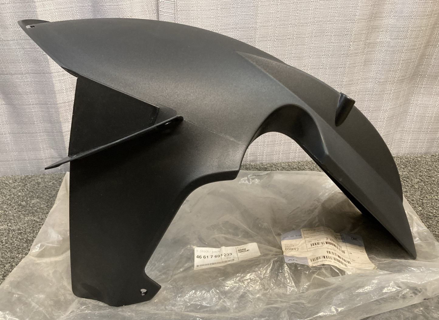 NEW GENUINE BMW 46617691233 Mudguard rear 2003-2007