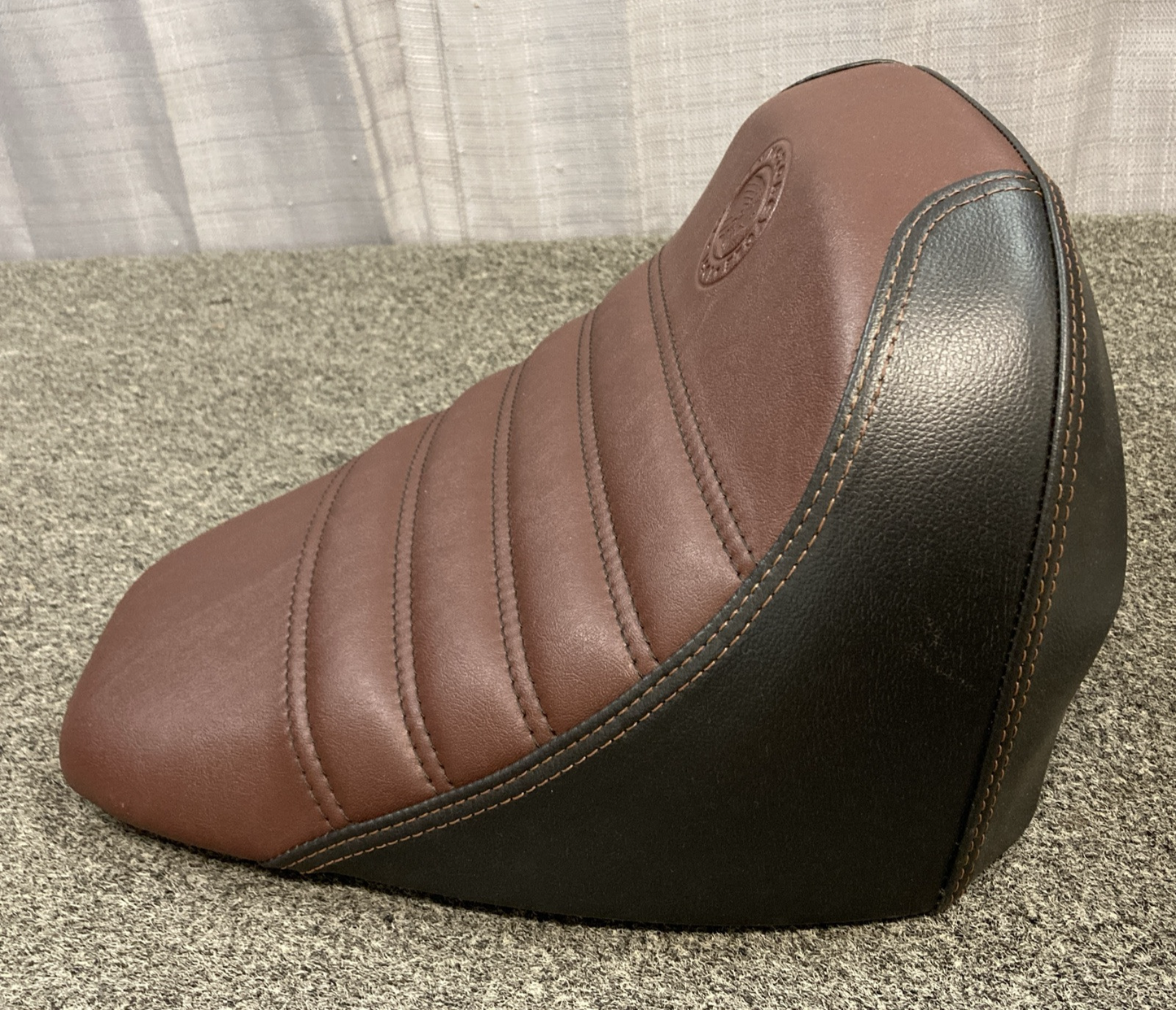 NEW GENUINE POLARIS 2691889-VNB INDIAN SEAT,DRIVER,LOW,BLK/BRNVNL BOBBER ONLY