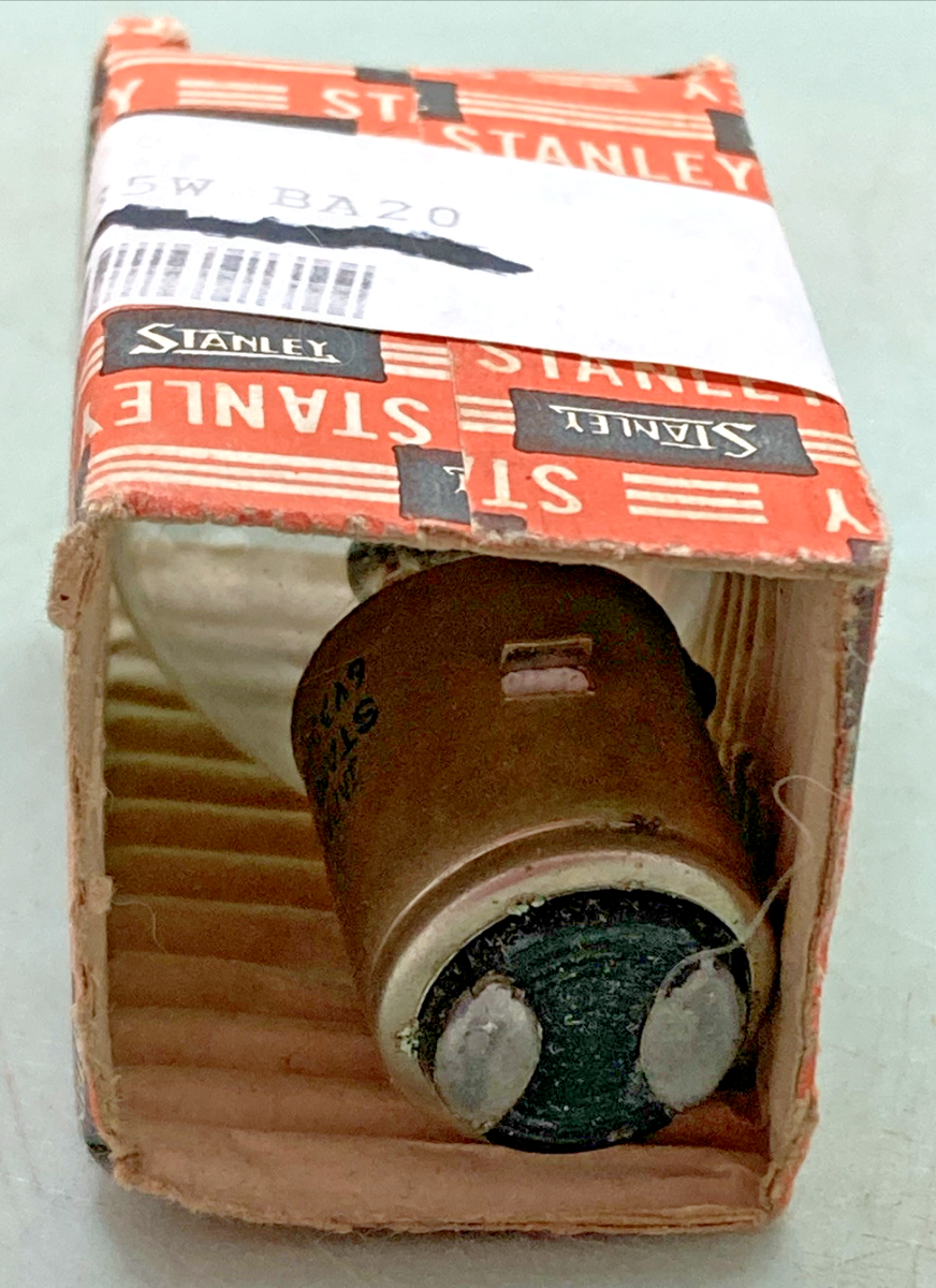 QTY 2 NEW GENUINE STANLEY A7369 6V 35W BULB