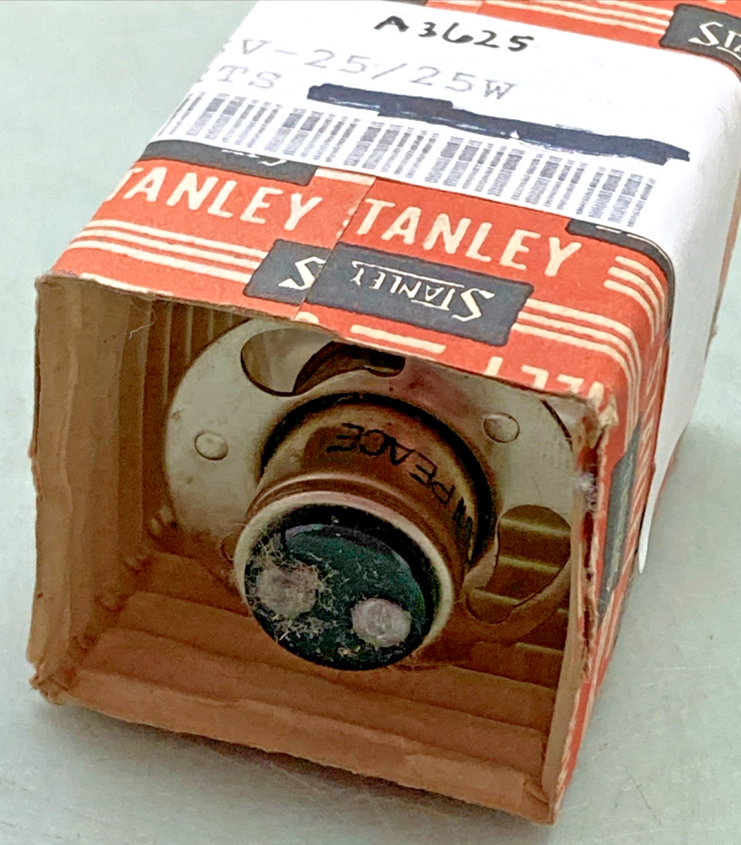 QTY 2 NEW GENUINE STANLEY A3625 6V 25W BULB