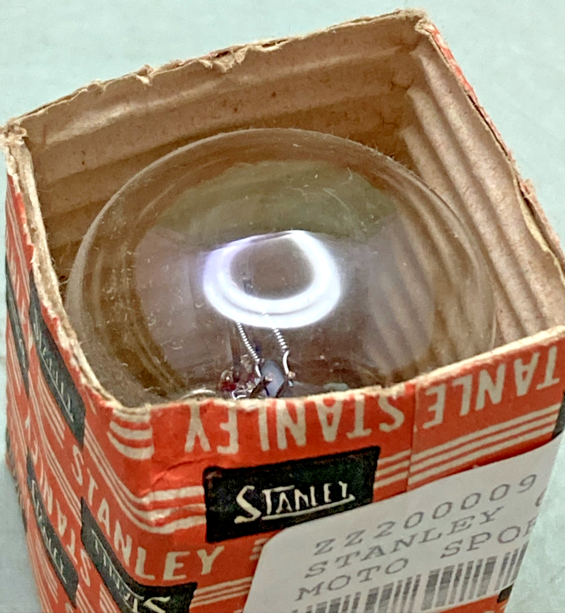QTY 2 NEW GENUINE STANLEY A3625 6V 25W BULB