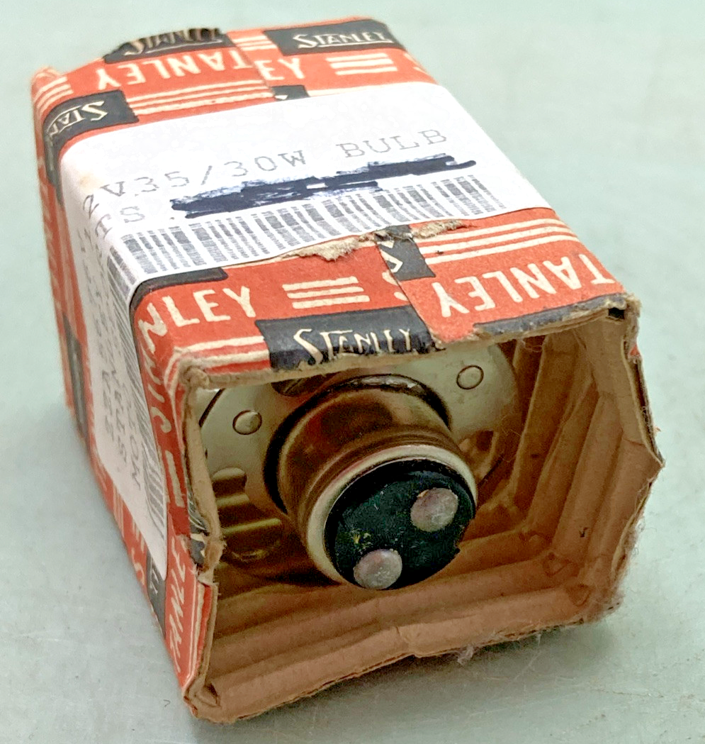 NEW GENUINE STANLEY A5676V 12V 35/30W BULB