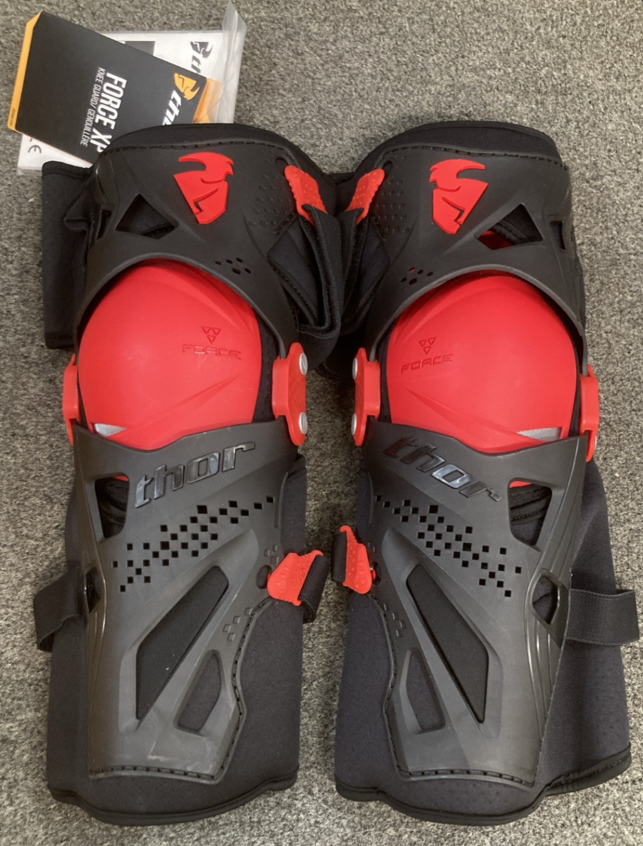 NEW GENUINE THOR 2704-0364 FORCE XP KNEE GUARD RED 2X/3X PAIR