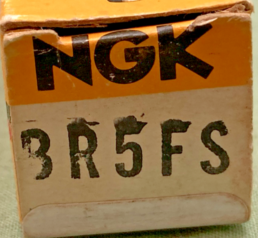 QTY 2 NEW GENUINE NGK BR5FS STANDARD SPARK PLUGS