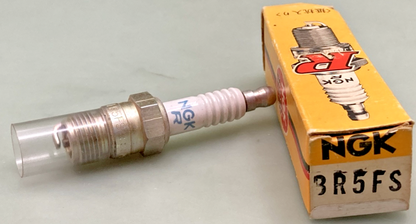QTY 2 NEW GENUINE NGK BR5FS STANDARD SPARK PLUGS
