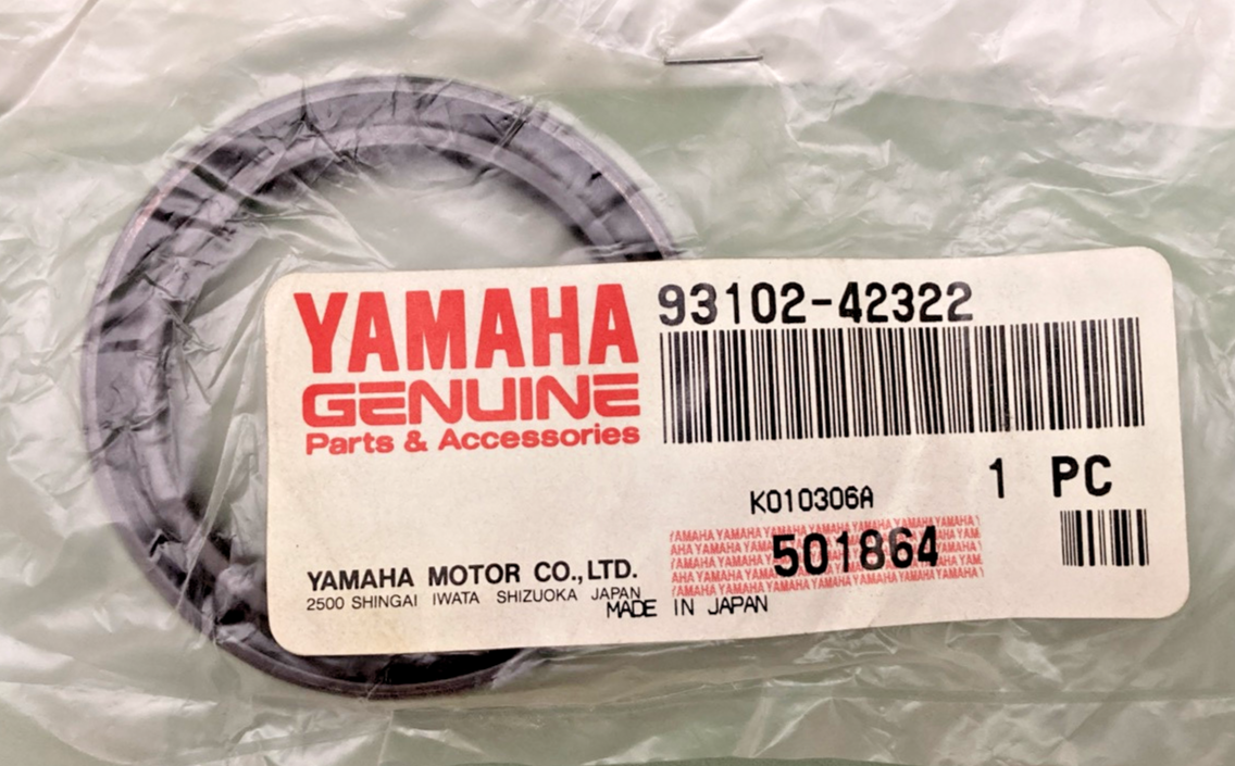 NEW GENUINE YAMAHA 93102-42322 Oil Seal