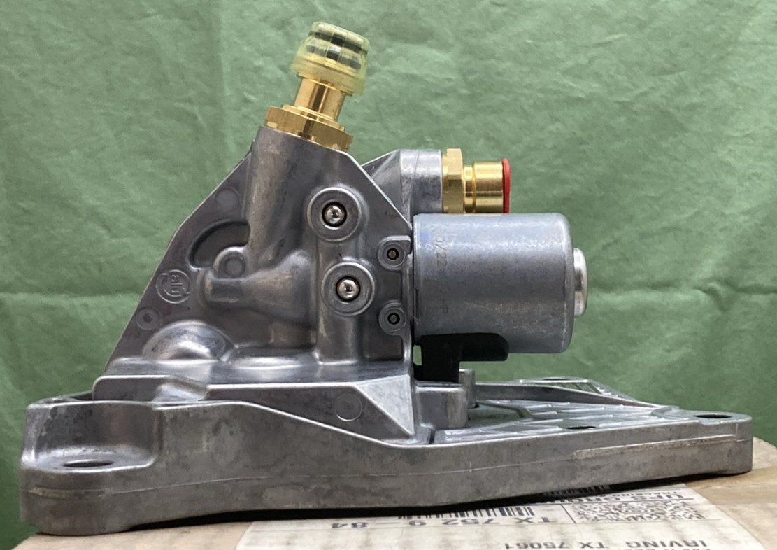 NEW GENUINE VOLVO 23992701 AIR BRAKE CONTROL VALVE