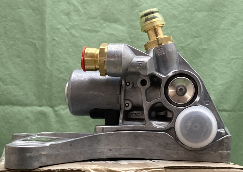 NEW GENUINE VOLVO 23992701 AIR BRAKE CONTROL VALVE
